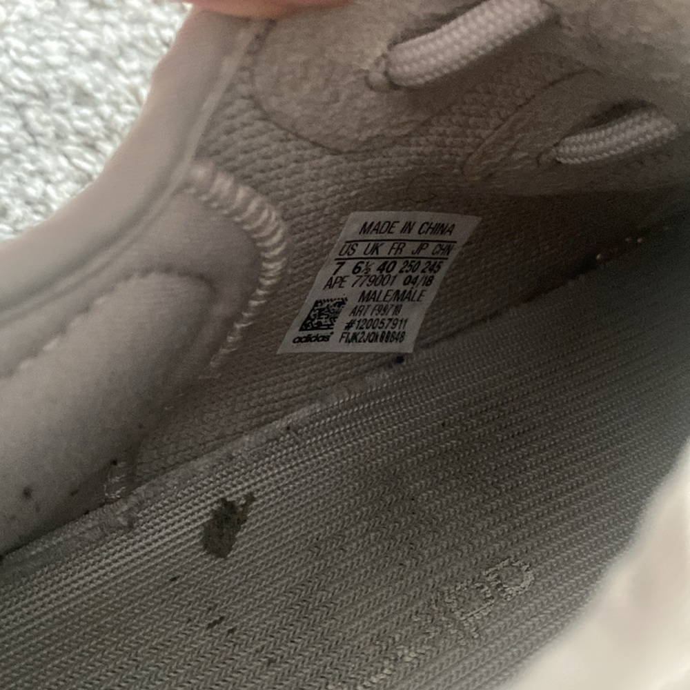 Yeezy - Picture 5 of 5